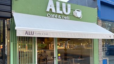 ALU Café está ubicado sobre la Avenida Presidente Perón, frente al Hospital Austral. ALU Café está ubicado sobre la Avenida Presidente Perón, frente al Hospital Austral.