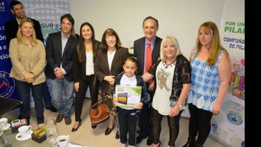 FINAL. Las autoridades entregando los premios a los ganadores..