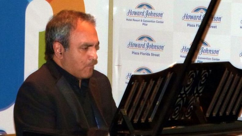 EL HOMBRE DEL PIANO. Panizza en el Howard Johnson. .