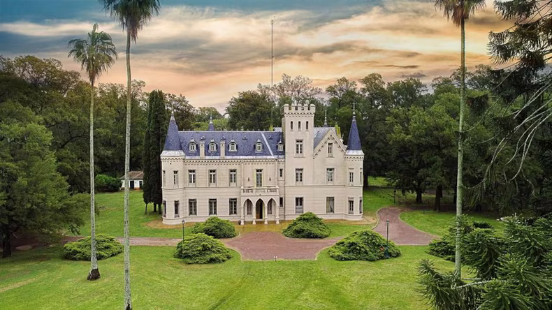 Estancia La Candelaria Hotel. (Instagram @turismolobos).avif