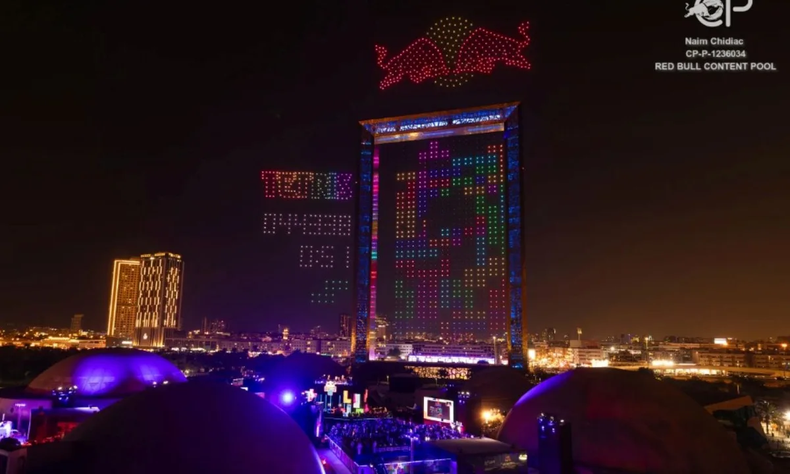Dubái convirtió su cielo en una partida gigante de Tetris. (DTES).