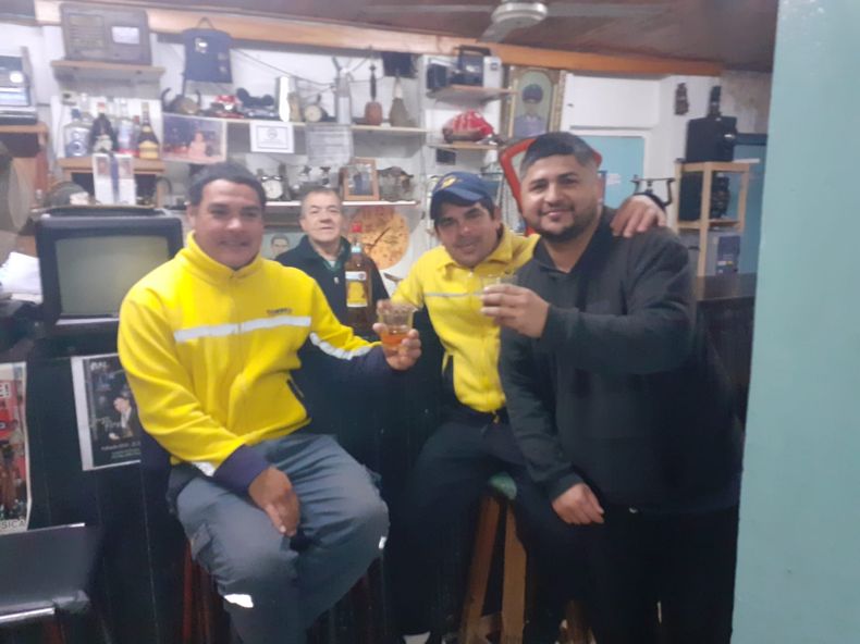 El bar El Laucha recibió el mes de agosto con la tradicional caña con ruda.&nbsp;