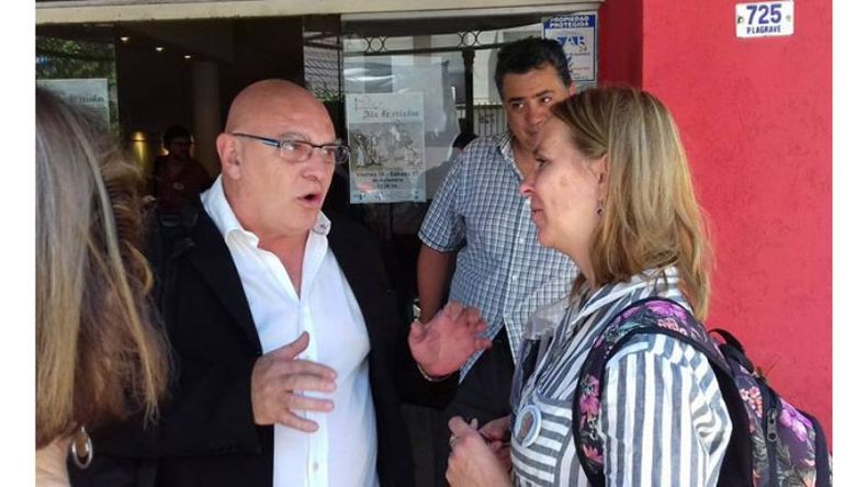CARA A CARA. Corcuera dialogando con Erica Hahn, en el Lope de Vega..