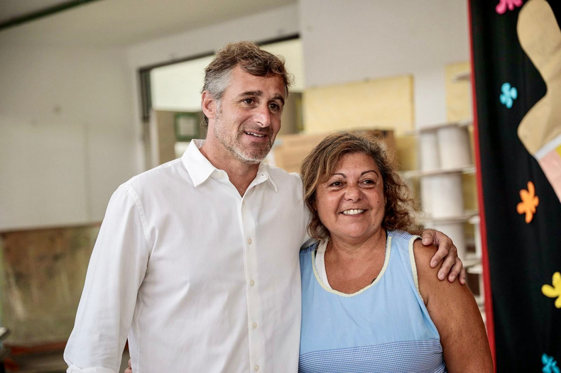 Federico Achaacuteval este lunes durante la recorrida por las escuelas en obra