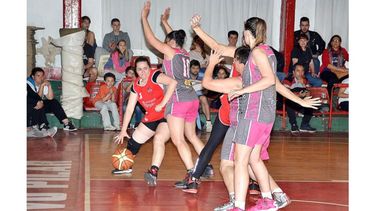 APRETEDAS. Así terminaron Las Diablitas y Las Chinas..