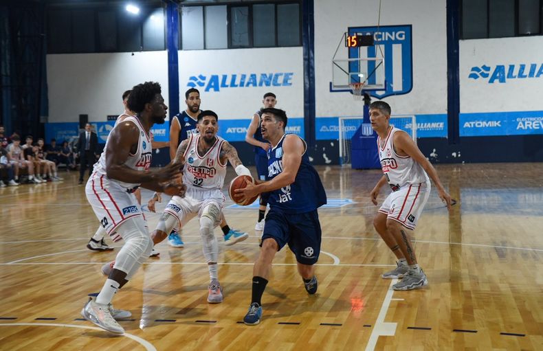 Atlético Pilar en defensa con Dishon Lowery y Jonatan Treise.