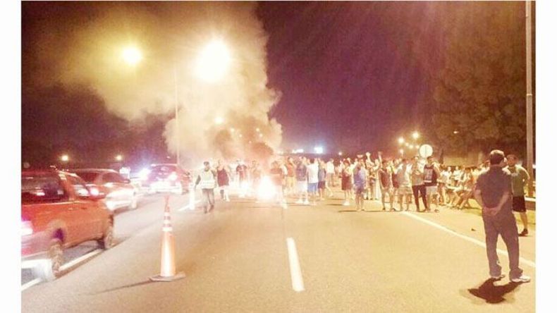 Usuarios de De Vicenzo bloquearon Panamericana con colas de 4 kilómetros. .