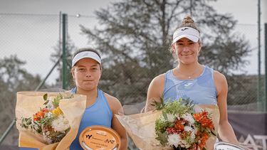 Solana Sierra (derecha) se llevó el título en Pilar superando a Lucciana Pérez Alarcón (izquierda).