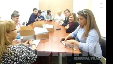 A LA MESA. Los concejales volvieron al palacio municipal..