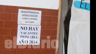 El cartel tan temido; el que anuncia la falta de vacantes en un colegio de Pilar..