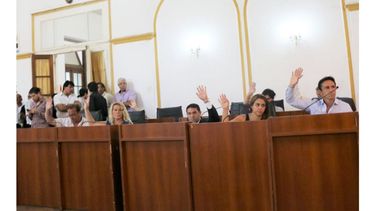SESIÓN. El Concejo acelera el ritmo en medio de los brindis..
