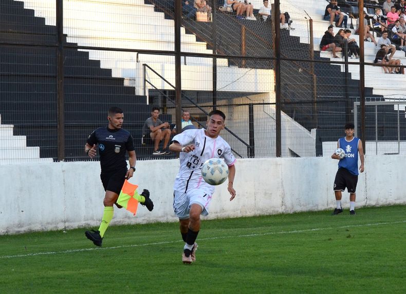 Real Pilar se presenta en el Carlos Barraza desde las 19hs.
