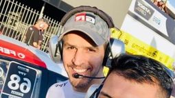 INGENIERO. Rossi, en la calle de boxes, con el equipo Toyota.