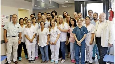 EQUIPO. Ducoté con los trabajadores del área de zoonosis..