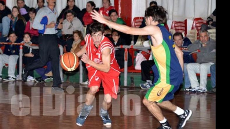 Francisco Ruiz volvió a ser importante en cada ingreso para el Rojo..