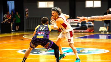 Pablo Bruina apareció otra vez para un triple clave de Sportivo Pilar.
