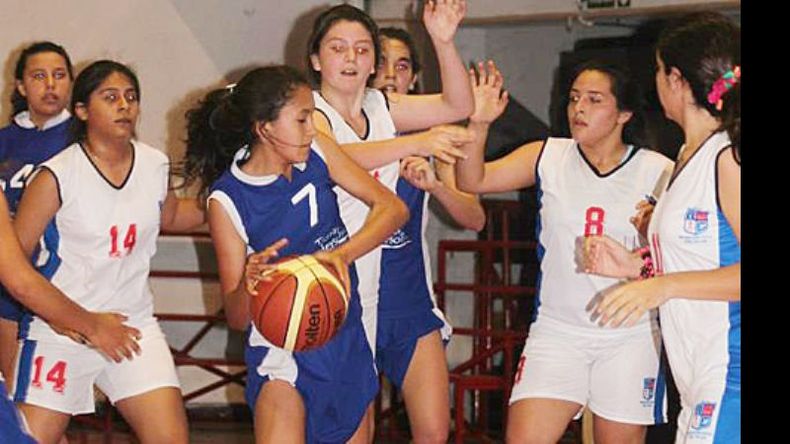 Las chicas compitieron en los Juegos Regionales..