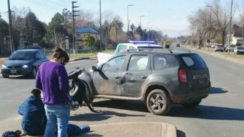 El motociclista tuvo que ser hospitalizado a causa de los politraumatismos que sufrió. Foto @juancaimpacto. .