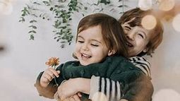 Qué hermano es el más simpático y divertido, según un estudio