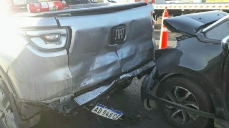 El choque provocó demoras y congestión en el tránsito. Foto @juancaimpacto.