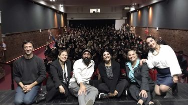 Espectacular función esta mañana para estudiantes en el @teatro_aalonso. Gracias. Comedia Del Pilar / @ComediaDelPilar.