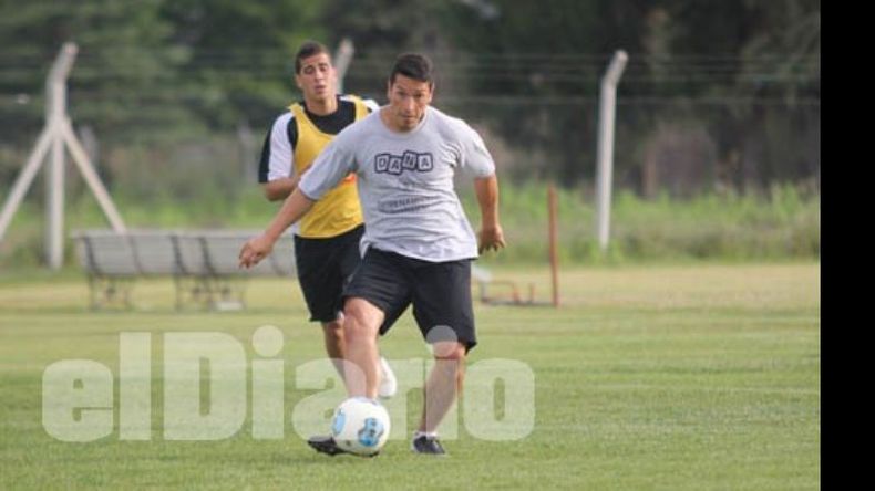 Sosa volverá a jugar como central..
