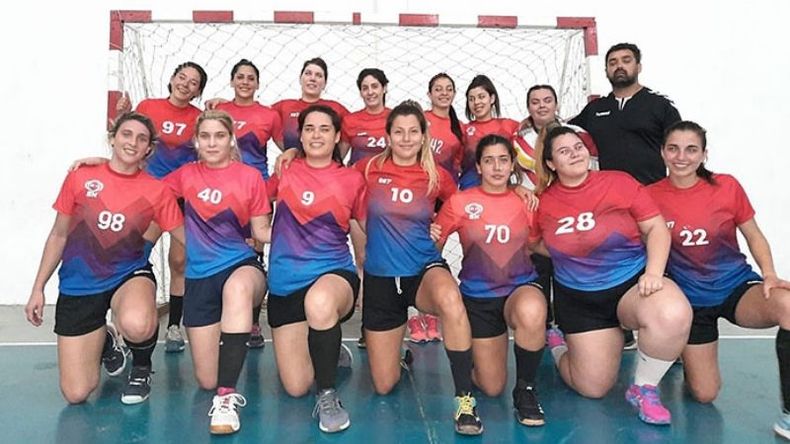 VICTORIA. Las chicas de Muni Pilar están a 3 puntos de las líderes..