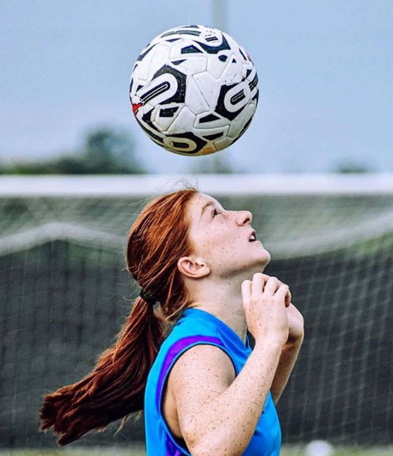 PELOTA. Annika Paz durante la práctica argentina en Asunción.