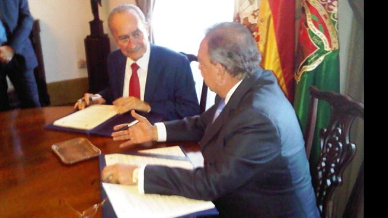 Zúccaro firmó el convenio junto al alcalde Francisco de la Torre Prados..
