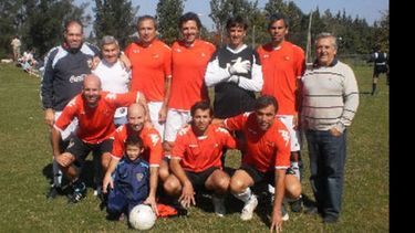 Santa María de los Olivos ganó una final anticipada y es el líder en Senior A..