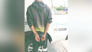 El sujeto transportaba 40 envoltorios con 80 gramos de picadura de marihuana.