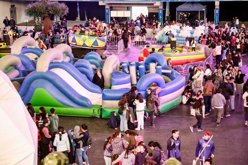 DE TODO. Inflables, zona gamer y juegos en Parque Pilar.