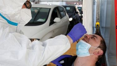 POSITIVOS. Desde el inicio de la pandemia se contagiaron 2.118.676 argentinos..