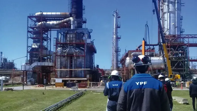 UNA ISLA. Solo lo sectores industriales ligados al petróleo sortearon la caída.