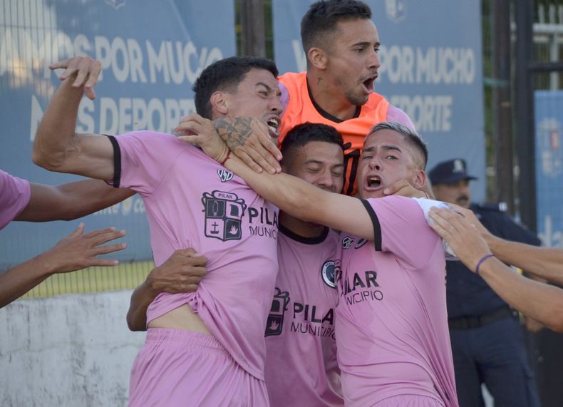 FIESTA. Los jugadores de Real quieren celebrar el título con su gente.