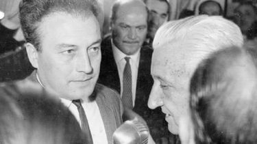 Entrevistando a Arturo Illia, durante una visita del mandatario a Pilar..