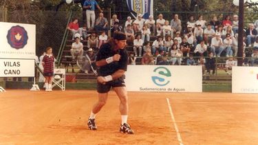 DANDO CÁTEDRA. El Gran Willy en la cancha de la Ciudad Deportiva de Atlético..