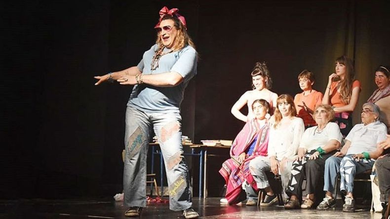 SOBRE LAS TABLAS. Marta también incursiona en el teatro con el grupo Alma de Barro..