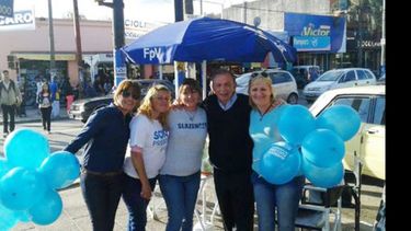 GLOBOS. Zúccaro caminó ayer por el centro de la localidad de Del Viso..