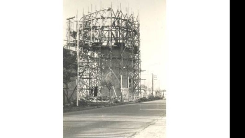 Construcción del tanque de agua de Pilar, en la década del 60..