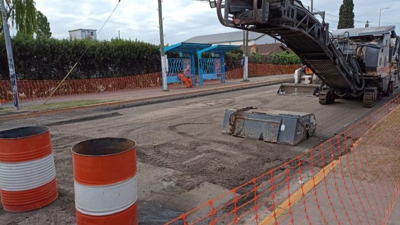 MÁQUINAS. Ya trabajan en el centro de la localidad de Del Viso. .