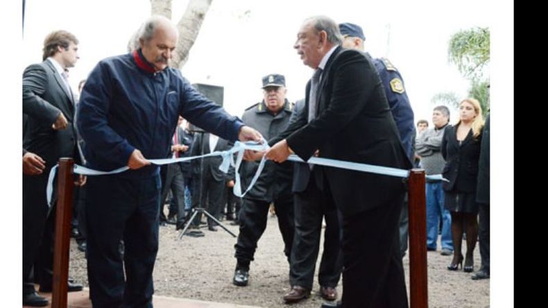 Zúccaro y Granados cortan la cinta de la sede Fátima del Comando..