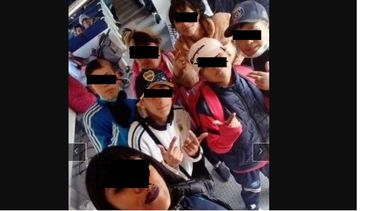 La patota sube sus fotos a las redes sociales.