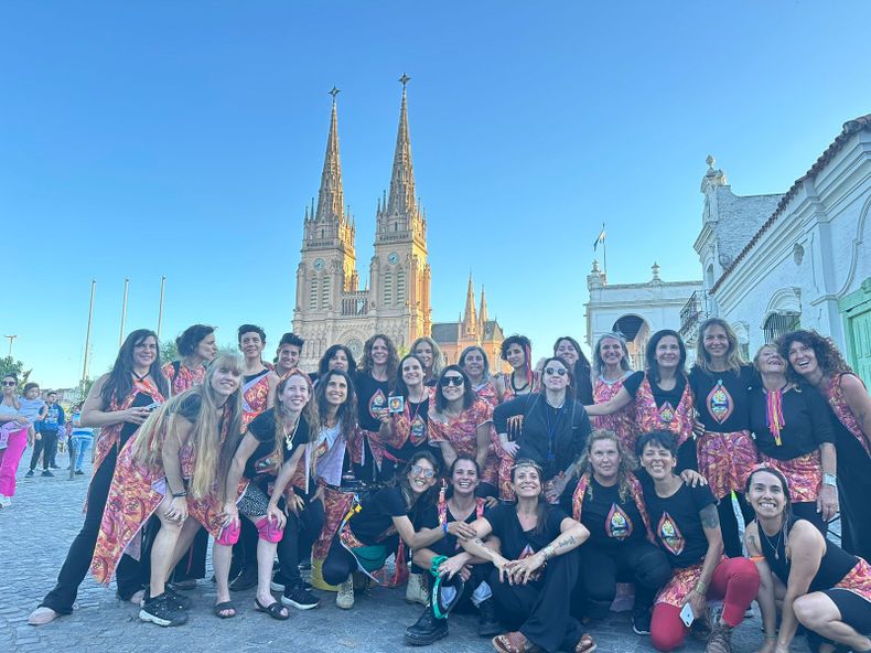 TAMBORERAS EXALTADAS. El grupo de mujeres que organiza la actividad.