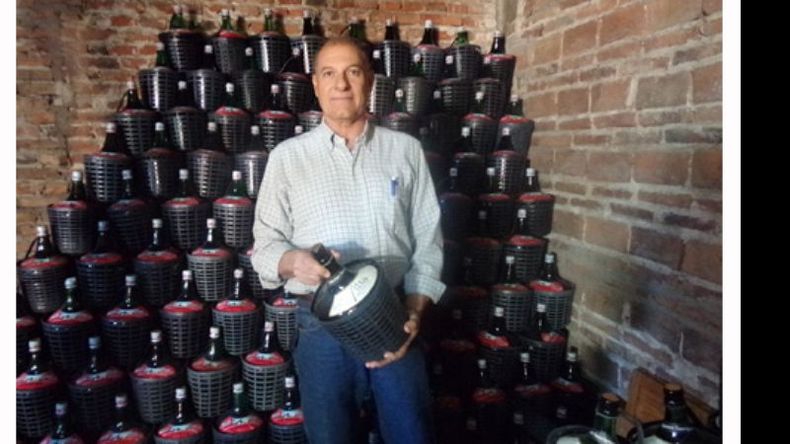Héctor Gordillo, en su distribuidora a pocas cuadras del centro..