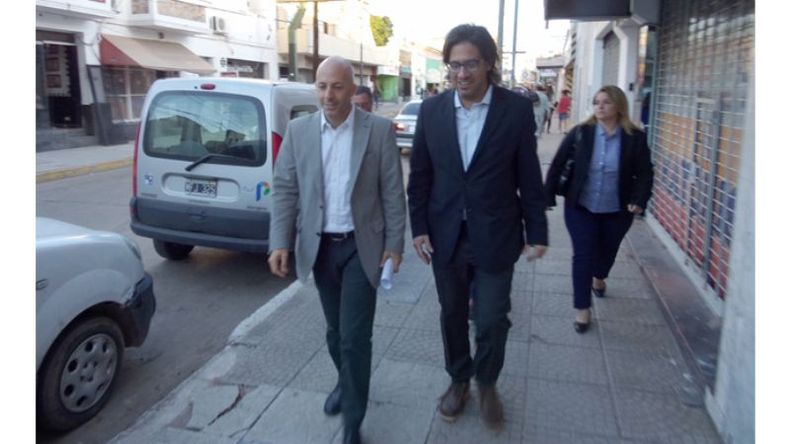 VISITA. Ducoté y Garavano recorrieron oficinas judiciales y de Género en Pilar. .