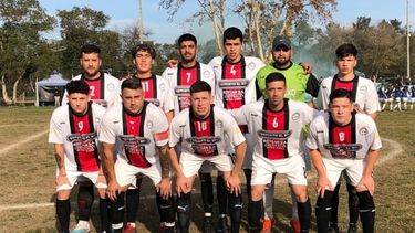 EQUIPO. El once inicial de Villa Rosa que jugó en Derqui.