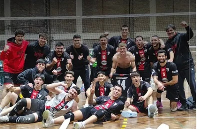 Ariel Verón, DT de Derqui, en La Ligar Radio: “Hay que destacar la actitud de los chicos, quelo quisieron ganar al partido”.