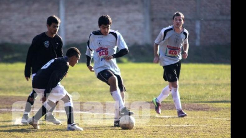 Como visitante, Flecha eliminó a Malvinas en los cuartos de final del Apertura..