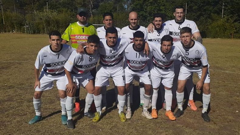 EQUIPO. El once de Villa Rosa que se clasificó semifinalista. .